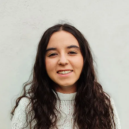 Roxanne Ahumada, hypnothérapeute à Lons près de Pau, praticienne en hypnose ericksonienne et PNL